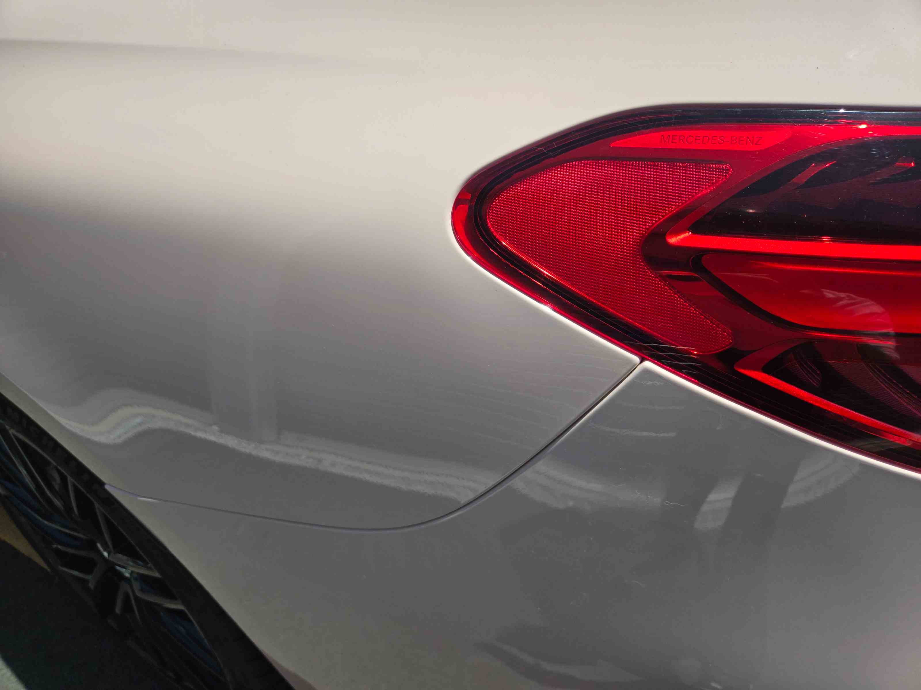 Mercedes-AMG C43 ライトコーナー 角部 エッジ処理 シェルピンク ラッピング 特写